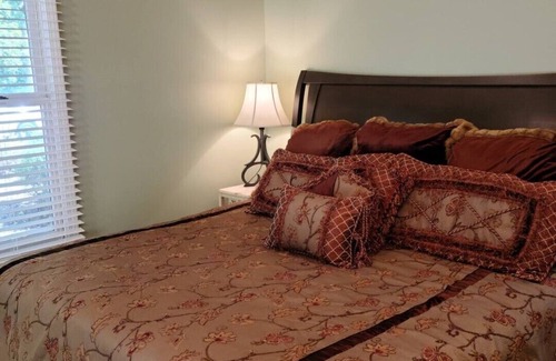 Helmsburg Casa | Enjoy the Bird Nest in Beautiful Nashville, Brown County, Indiana.