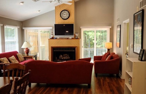 Helmsburg Casa | Enjoy the Bird Nest in Beautiful Nashville, Brown County, Indiana.