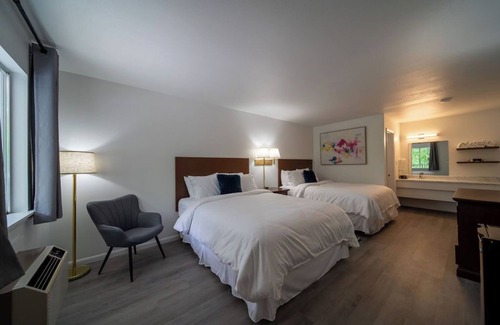 Eureka Springs Complejo | Enjoy the charm of Queen Suite Number 10 at GloryDayz!