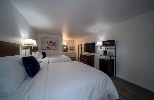 Eureka Springs Complejo | Enjoy the charm of Queen Suite Number 10 at GloryDayz!