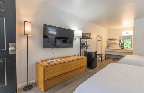 Eureka Springs Historic District Complejo | Enjoy the charm of Suite Number 11 at GloryDayz!