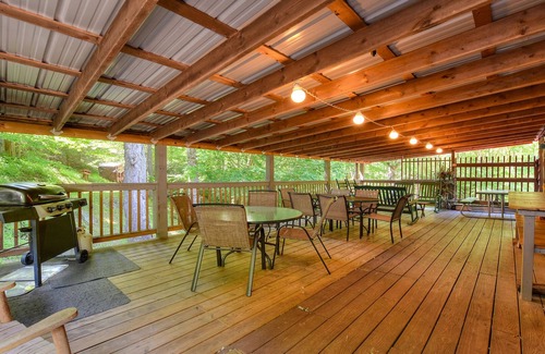 Maggie Valley Cabina | Casa grande, duerme 12! ¡Arroyo! ¡Spa! ¡Orientado a la familia! ¡Cabina separada disponible!
