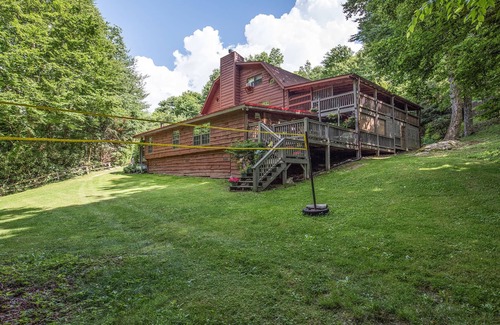 Maggie Valley Cabina | Casa grande, duerme 12! ¡Arroyo! ¡Spa! ¡Orientado a la familia! ¡Cabina separada disponible!