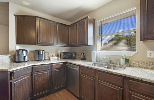 Cedar Crest Casa | Enjoy the Entire Home Near the Heart of Dallas