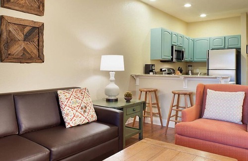 Boyne City Apartamento | Enjoy the family for ski adventures in 2BD condo with resort amenities