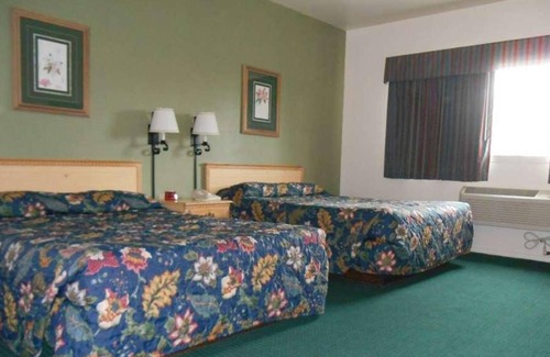 Enumclaw Casa | Enjoy The Great Outdoors at GuestHouse Enumclaw! Pet-friendly, Free Parking