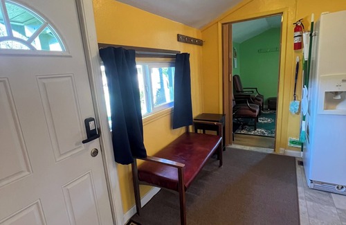 Josephine County Casa | Enjoy the Hobbit House! Charming 2-bedroom 1-bathroom house in Kerby, Oregon