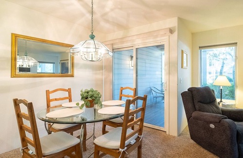 Kings Beach Condominio | Enjoy the Lakeview! Complex centrally located in Kings Beach, right on the Lake!