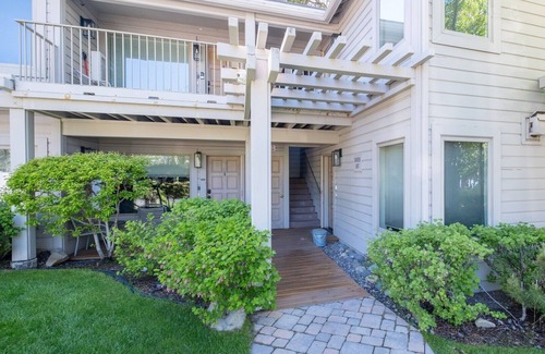 Kings Beach Condominio | Enjoy the Lakeview! Complex centrally located in Kings Beach, right on the Lake!