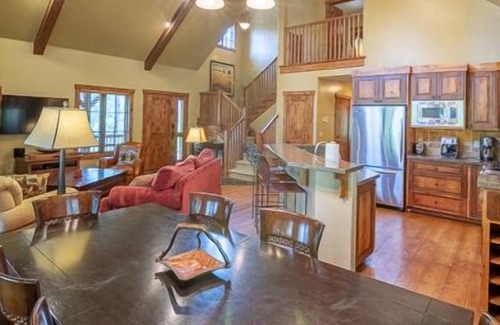 Tamarack Chalet De Esquí | Disfruta de las vistas a la montaña desde tu terraza privada y jacuzzi