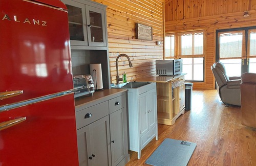 Pleasant Grove Cabina | Enjoy the new hot tub and cozy cabin in the Ozarks
