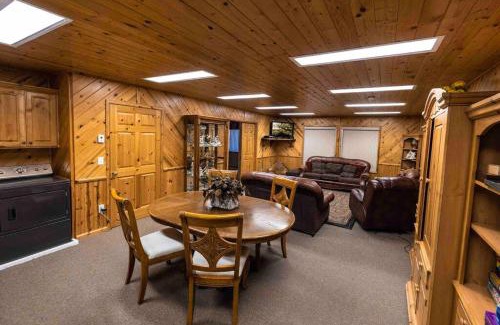 Mount Pleasant Apartamento | Enjoy The Outback+ Indoor Hot tub+Games+Puzzles+Tennis Court