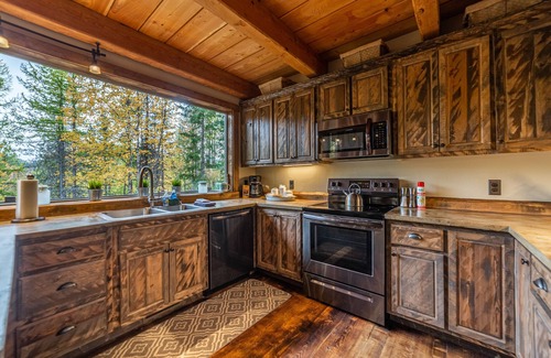 Columbia Falls Casa | Enjoy the Quiet of MT at Our Cabin Above Spoon Lake