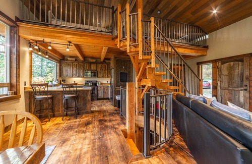 Columbia Falls Casa | Enjoy the Quiet of MT at Our Cabin Above Spoon Lake