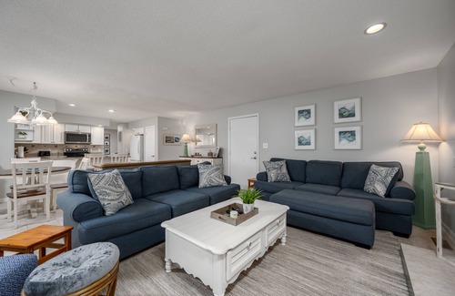Little Salisbury Casa | Enjoy the serene beauty of coastal living in his spacious 4-bedroom home