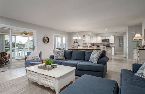 Little Salisbury Casa | Enjoy the serene beauty of coastal living in his spacious 4-bedroom home