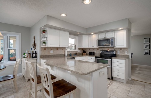 Little Salisbury Casa | Enjoy the serene beauty of coastal living in his spacious 4-bedroom home
