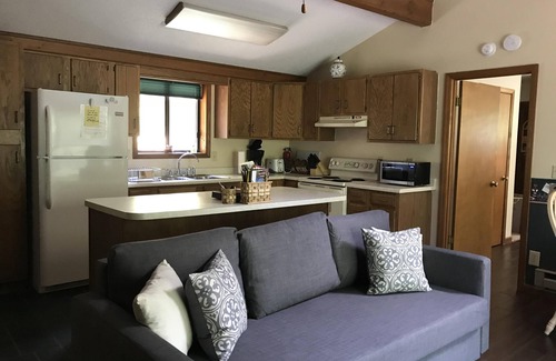 Bryson City Casa | Disfrute el sonido de la cascada de la derecha de la cubierta trasera
