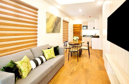Yapak Complejo | Enjoy the tranquility of a beachfront resort in Boracay Island.