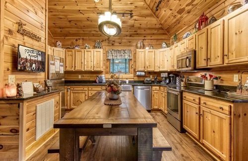 Gatlinburg Cabina | DISFRUTE ***** "THE VIEW" - ELEGANTE, MASCOTA, 3 CAMAS KING Y PAISAJE MAGNÍFICO