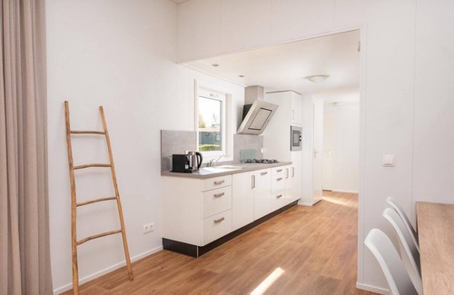 Zuna Cabina | Enjoy the view over the water in this luxury cottage and you can bring 5 people!