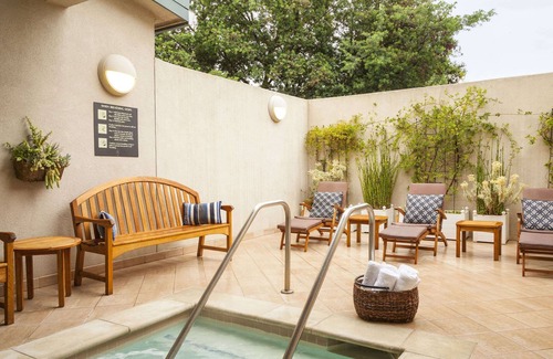 Napa Hotel | Enjoy the Vineyards of Northern California! Resort w/ Pool, Golf, and More!