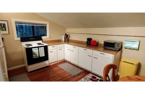 Sky Meadows Ranch Cabina | Enjoy the Woods! On Acreage! Recreational Area!