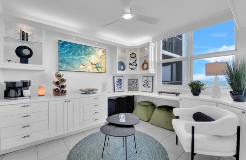 Pelican Bay Condominio | Enjoy this beautiful condo at St. Maarten in gorgeous, coastal Pelican Bay!