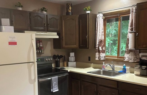 Kalkaska Cabina | Enjoy this cozy cabin nestled on 20 peaceful acres in Kalkaska Michigan.