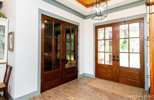 Kathleen Casa | Disfruta de esta gran casa de ensueño del sur en un hermoso lote con árboles de pacana.