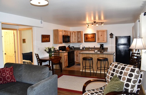 Bear Creek Condominio | Disfruta de esta suite de lujo recién construida rodeada de la belleza natural de Alaska