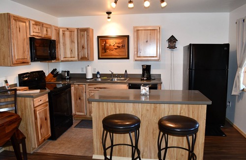 Bear Creek Condominio | Disfruta de esta suite de lujo recién construida rodeada de la belleza natural de Alaska