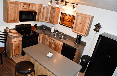 Bear Creek Condominio | Disfruta de esta suite de lujo recién construida rodeada de la belleza natural de Alaska