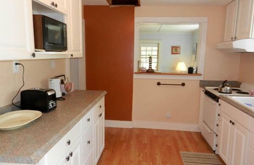 East Harwich Cabaña | Disfrute de esta pintoresca y renovada cabaña 2BR