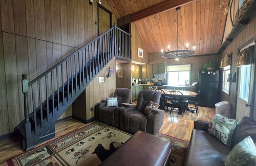 Johannesburg Chalet De Esquí | Enjoy your Getaway at the Peaceful Lakefront Chalet!