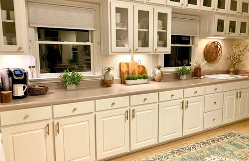 Six Mile Casa | Enjoy your own slice of paradise on Lake Keowee. On the water & amazing sunsets.