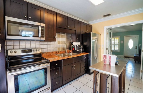 North Andrews Gardens Casa | Enjoy your private Tropical oassis under Florida sun.