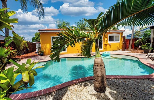 North Andrews Gardens Casa | Enjoy your private Tropical oassis under Florida sun.