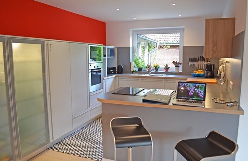 Ulsnis Casa | Bungalow moderno superior con equipos de alta calidad y estufa para familias.