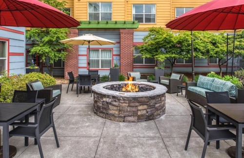 Bridgeton Casa | Enjoy your stay in Portland with Full Kitchens