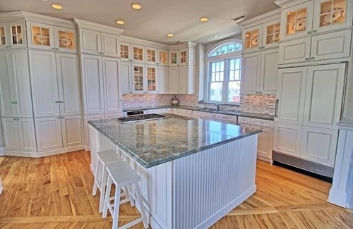 Stone Harbor Casa | Disfrute de sus vacaciones en esta hermosa casa de Stone Harbor Custom Built con 5 dormitorios, 6 baños completos y 1 medio baño.