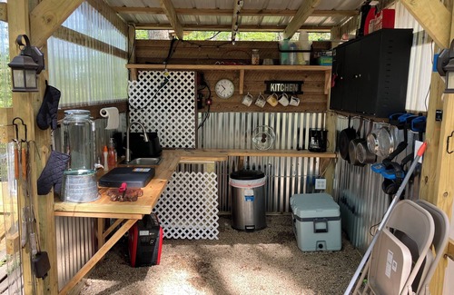 Negley Cabina | Enjoyable 2-bed cabin in Negley