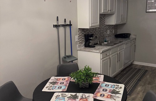 Greensboro Apartamento | Enjoyable 2-bedroom apartment in Greensboro