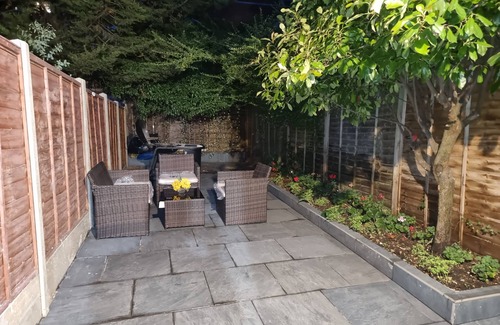 Watford Casa | Enjoyable 3-bedroom house with WiFi in Watford central / 30min to Central London
