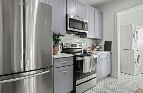 Kessler Casa | Enjoyable 3-bedroom house with AC in vibrant Dallas