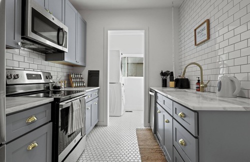 Kessler Casa | Enjoyable 3-bedroom house with AC in vibrant Dallas