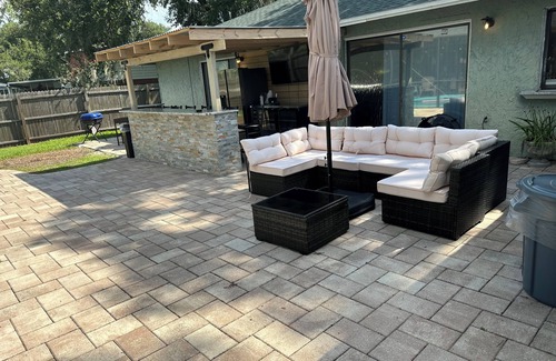 Plant City Casa | Enjoyable 3-bedroom house with wetbar and pool.