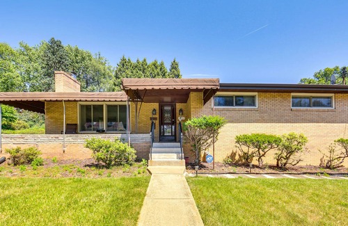 Monroeville Casa | Enjoyable 4-bedroom house with AC in Monroeville