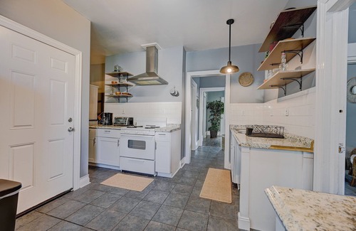 Riverwest Casa | Enjoyable Bohemian Home Near Downtown by Lake Michigan