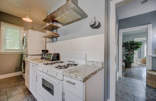 Riverwest Casa | Enjoyable Bohemian Home Near Downtown by Lake Michigan